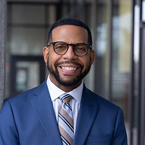 portrait-Eric-Howell